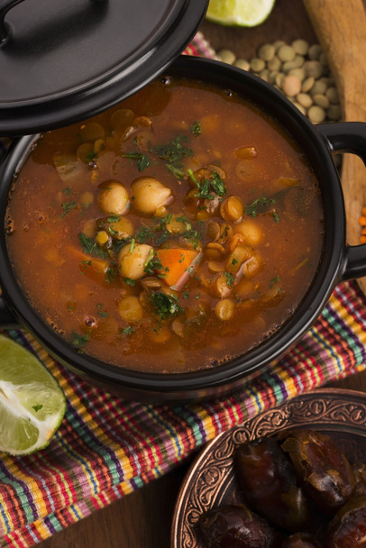Hagyományos marokkói leves - harira, a hagyományos Berber leves  - Fotó, kép