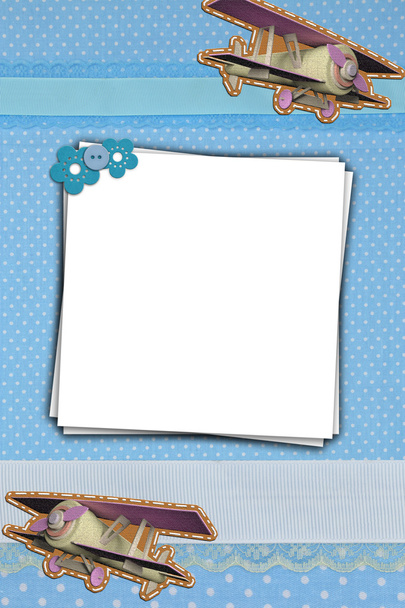 Stapel blanco papier op polka dots achtergrond - Foto, afbeelding
