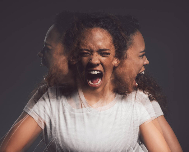 It is the wounds of the heart that hurt. a young woman experiencing mental anguish and screaming against a black background - Fotoğraf, Görsel