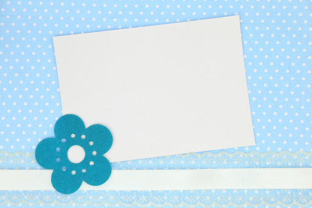 Scheda bianca su sfondo blu a pois
 - Foto, immagini