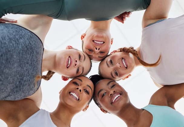Find friends who are on the same level as you. Low angle shot of a diverse group of women huddled together after practising yoga - Foto, immagini