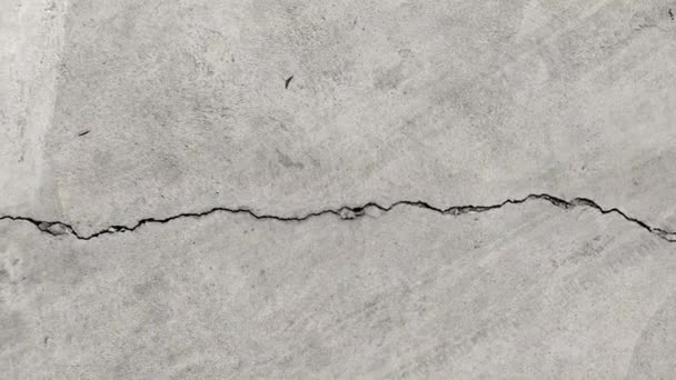 Road surfaces from cracked cement or damaged by earthquakes or prolonged use. - Séquence, vidéo