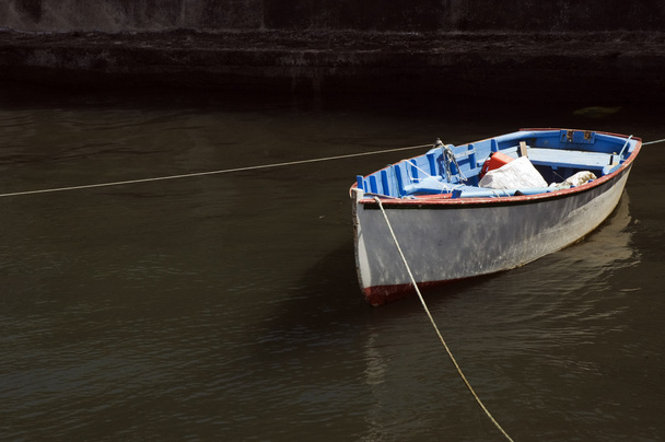 Barco amarrado
 - Foto, imagen
