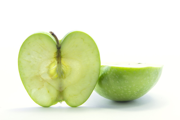 Φέτες πράσινου μήλου νυχτώσει - Φωτογραφία, εικόνα