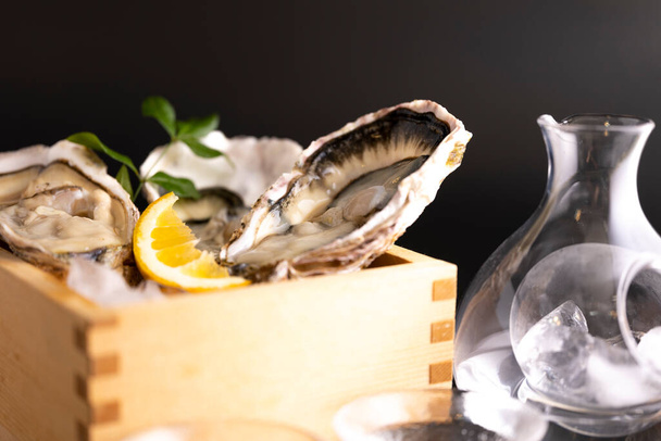 How to eat oysters Japanese style - Photo, image