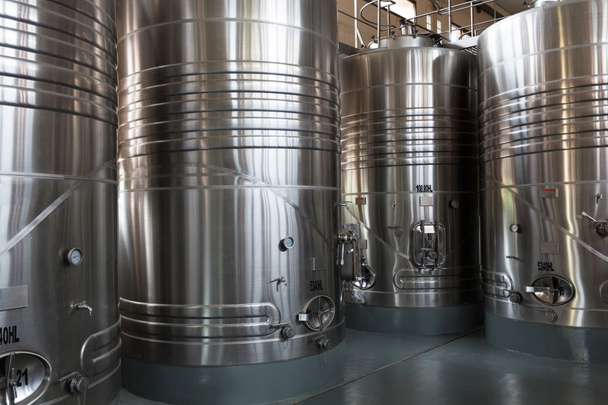 Fábrica de vino
 - Foto, imagen