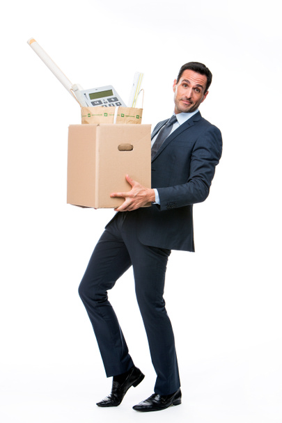 Portrait complet d'un homme d'affaires portant une boîte en carton
 - Photo, image
