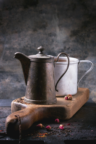 Teapot and mug of tea - Foto, Bild