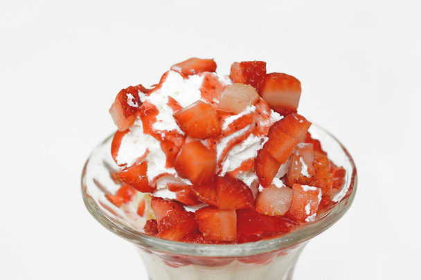 Erdbeer-Eisbecher - Foto, Bild