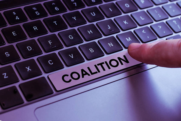 Знак, що відображає коаліцію, діловий огляд тимчасового альянсу різних партій, осіб або держав для спільних дій. - Фото, зображення