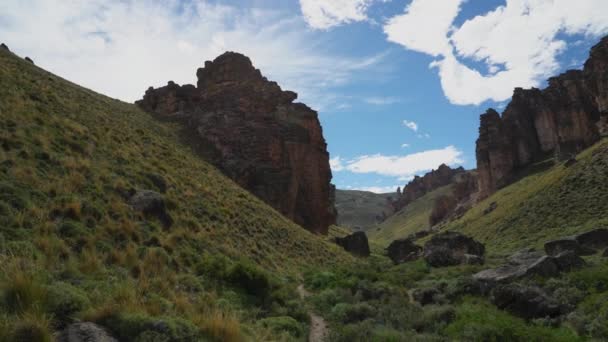 Rock formations on a hiking trail near the cuevas de las manos in the reserva Nacional Lago Jeinimeni in Patagonia near to Chile Chico - Filmmaterial, Video