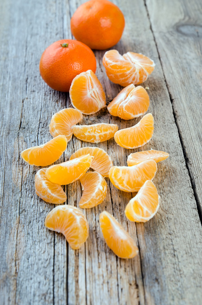 Ripe tasty tangerines on wooden background - Valokuva, kuva