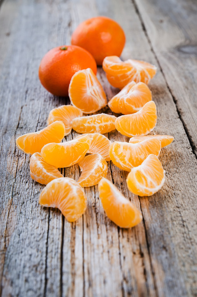 Ripe tasty tangerines on wooden background - Zdjęcie, obraz