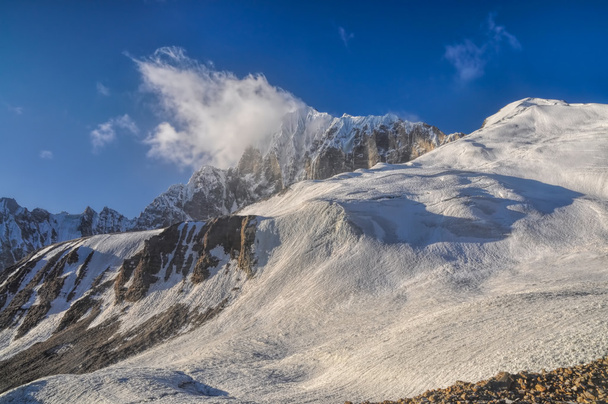 Sommets montagneux au Tadjikistan
 - Photo, image