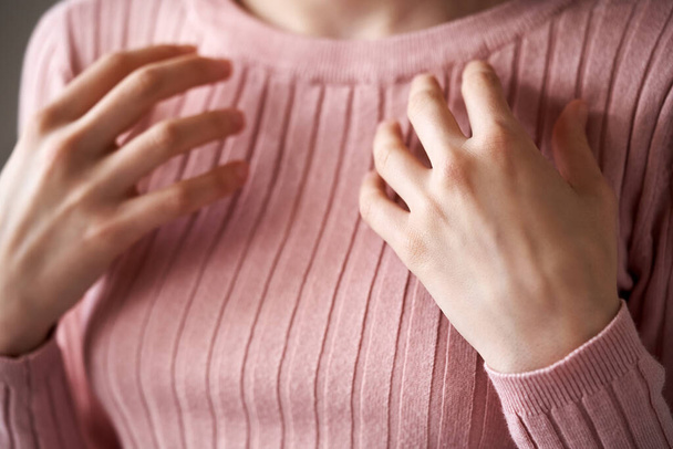 Hands of a young woman practicing EFT or emotional freedom technique - tapping on the collarbone point - Foto, immagini