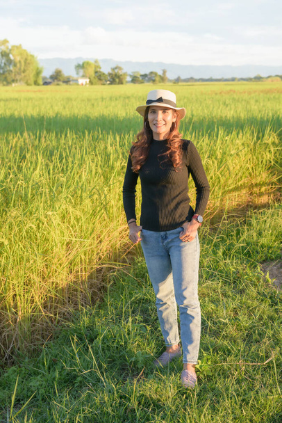 Thai Female with Rice Field Background, Phayao Province. - Zdjęcie, obraz