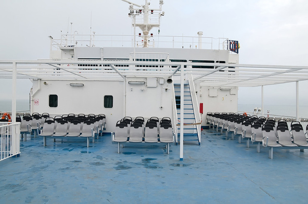 Cubierta del ferry de pasajeros
 - Foto, Imagen