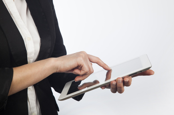 Businesswoman usando la tableta de la pantalla en blanco
 - Foto, Imagen