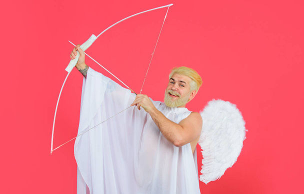 Valentines Day. Male angel with bow and arrows. Cupid in angelic wings shooting arrows of love - Fotoğraf, Görsel