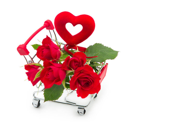 Supermarket shopping cart with heart and red roses bouquet isolated on white background. Copy space. Valentines Day. Love. International Women's Day. Mothers Day. - Foto, Imagen