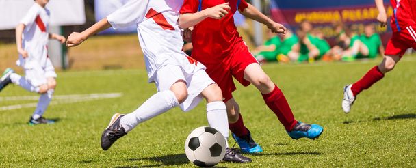 Jalkapallo-ottelu lapsille. Koulutus ja jalkapallo jalkapallo turnaus
 - Valokuva, kuva