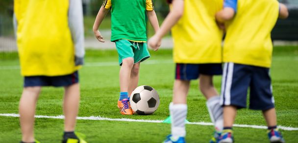 Voetbal voetbal opleiding spel voor kinderen - Foto, afbeelding