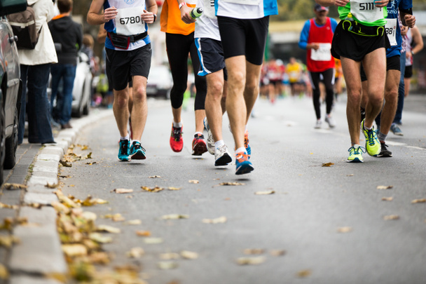 Гонка на марафоне, человеческие ноги
 - Фото, изображение
