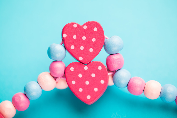 abstrato brinquedo coração formas no fundo azul
 - Foto, Imagem