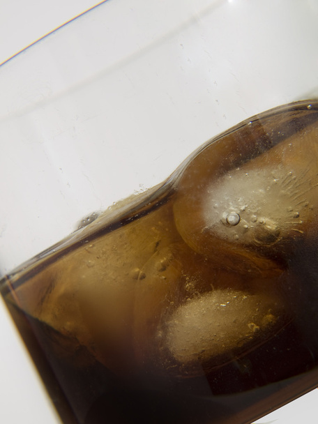 Cola con hielo
 - Foto, Imagen