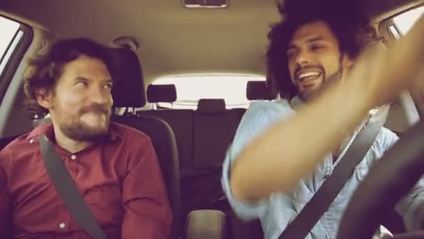 Δύο άνδρες χορεύουν σε στυλ ρετρό - Πλάνα, βίντεο
