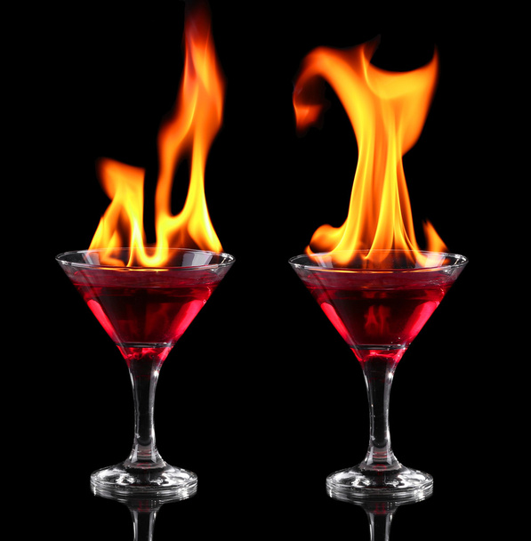 Flaming red cocktails over black - Фото, зображення