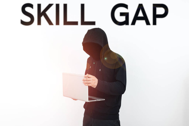 Konzeptionelle Darstellung Skill Gap, Geschäftsübersicht Bezieht sich auf eine Person Schwäche oder Beschränkung des Wissens - Foto, Bild