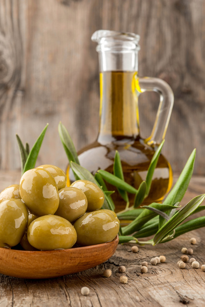 Fresh olives and olive oil - Zdjęcie, obraz