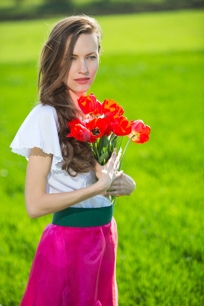 Woman with spring flowers - Foto, Imagem
