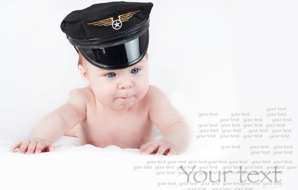 Дитина, одягнена як пілот на білому тлі ізольована
 - Фото, зображення
