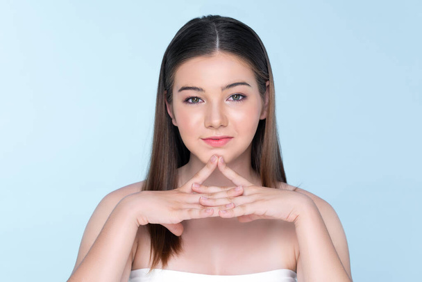 Portrait of young brunette with long hair and flawless skin with hand gesture for beauty and cosmetic concept. charming beautiful young girl posing hands for skincare or cosmetic advertising. - Φωτογραφία, εικόνα