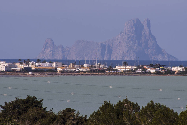 Es Vedra and Estany Pudent, Formentera, Pitiusas Islands, Balearic Community, Spain - Foto, imagen