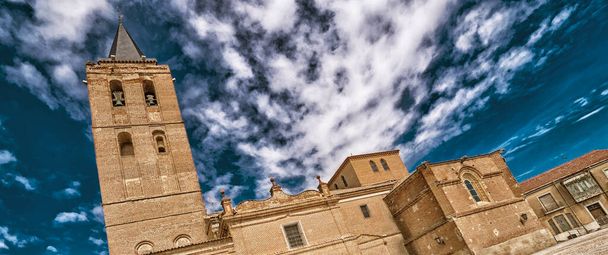 Church of San Nicolas de Bari, 13th Century Romanesque-Mudejar Style, Madrigal de las Altas Torres, Avila, Castile Leon, Spain, Europe  - Foto, Imagem