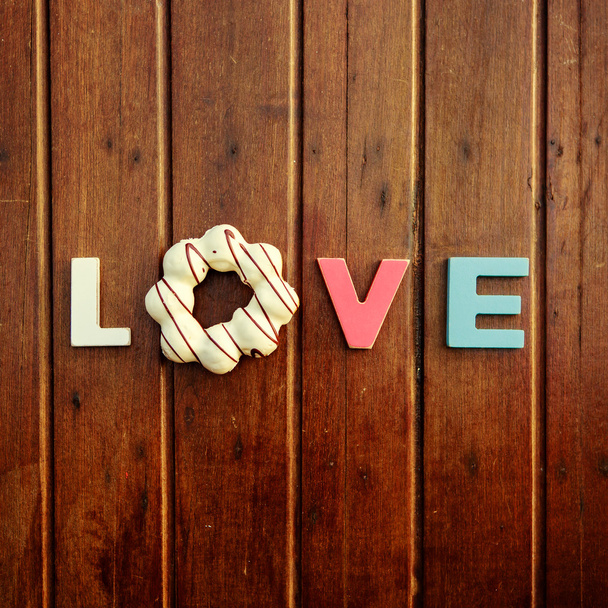 palavra amor na mesa de madeira - Foto, Imagem
