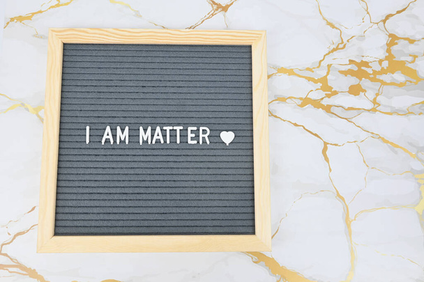 Grey letter board with phrase I am matter, self love, self care. Mindfulness lifestyle, mental health. Aspiration and supportive sentence - Foto, imagen