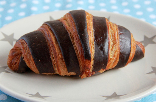 croissanty s čokoládou na snídani - Fotografie, Obrázek
