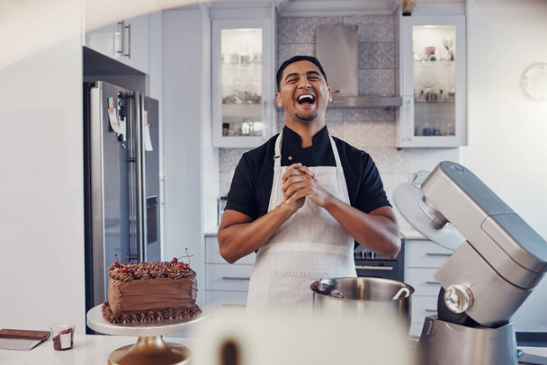 Man, baker and laughing in kitchen on vlog, live streaming and recording a cake tutorial on social media. Happy chef, digital content creator and food influencer filming a funny virtual cooking class. - Foto, Imagen