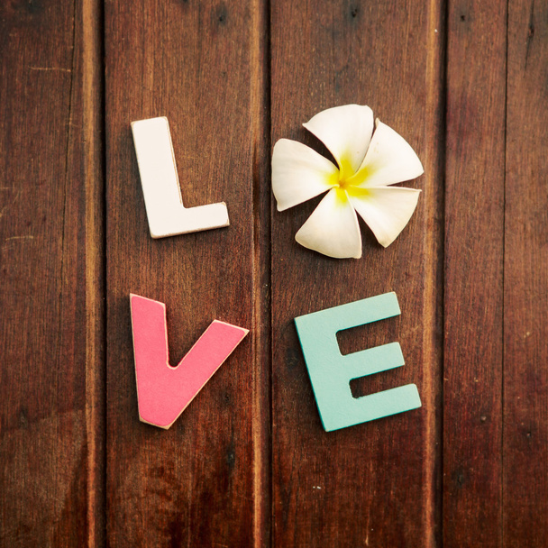 palavra amor na mesa de madeira - Foto, Imagem