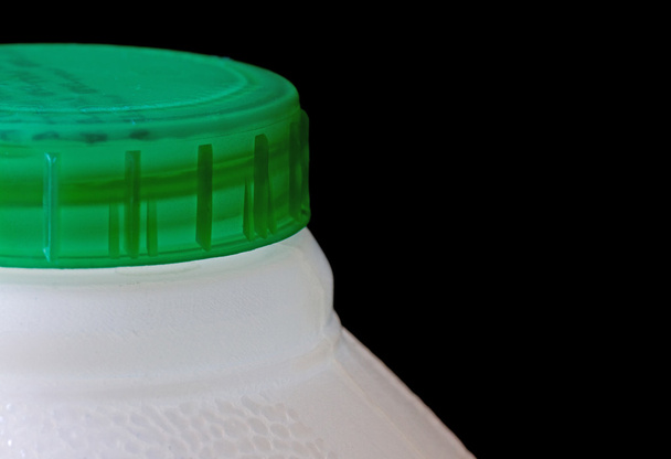 Fechar em cima da garrafa de leite de plástico
 - Foto, Imagem