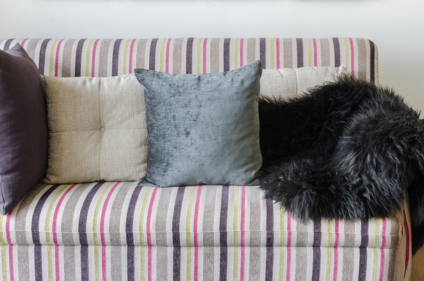 színes kanapé párnák nappali - Fotó, kép