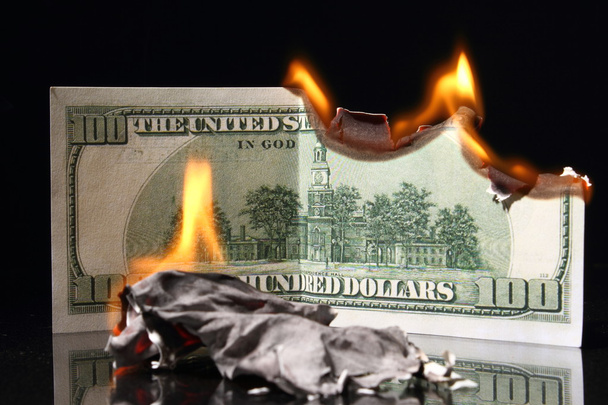 Dolarů v ohni, hořící dolar, popel. Krize - Fotografie, Obrázek