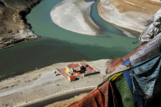 上岩視点、レー ・ ラダックのインダス川とザンスカール川の会議 - 写真・画像