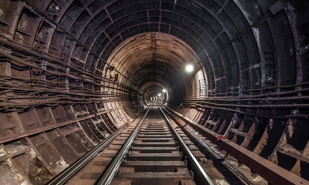 Licht im U-Bahn-Tunnel - Foto, Bild