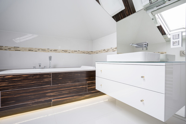 Housing bath in modern bathroom - Foto, Imagen