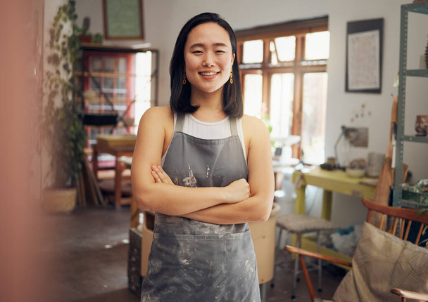 Woman, potter or arms crossed portrait in pottery studio, small business or Asian ceramic workshop. Smile, happy or clay product worker and confidence, vision ideas or goals for creative store design. - Valokuva, kuva